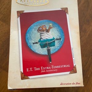 Hallmark E.T. Extra-Terrestrial 20th Anniversary dated 2002   Display only